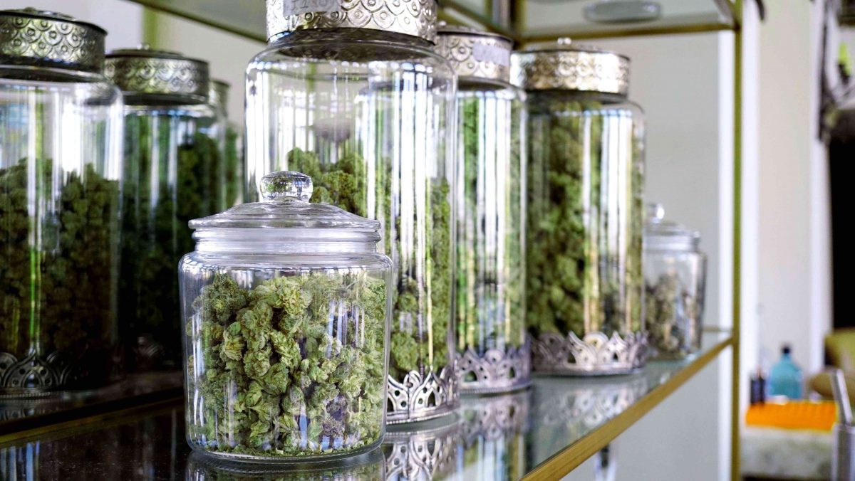 How High-End Dispensaries & Large-Scale Growers Drive Profits & Gain Competitive Advantages